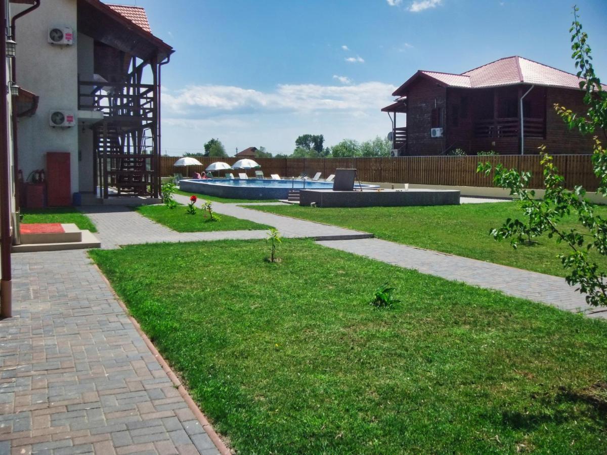 Pensiunea Crisan Exterior foto